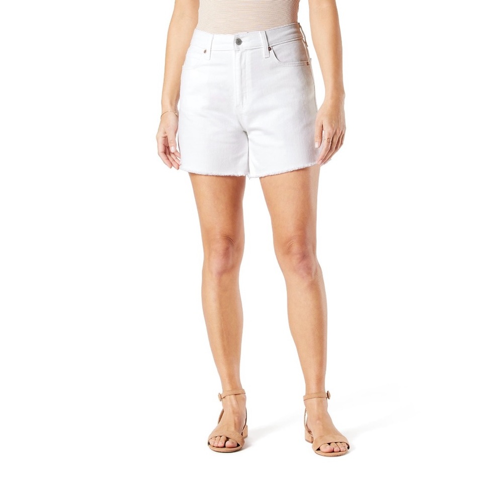 Levi’s Signature White Shorts